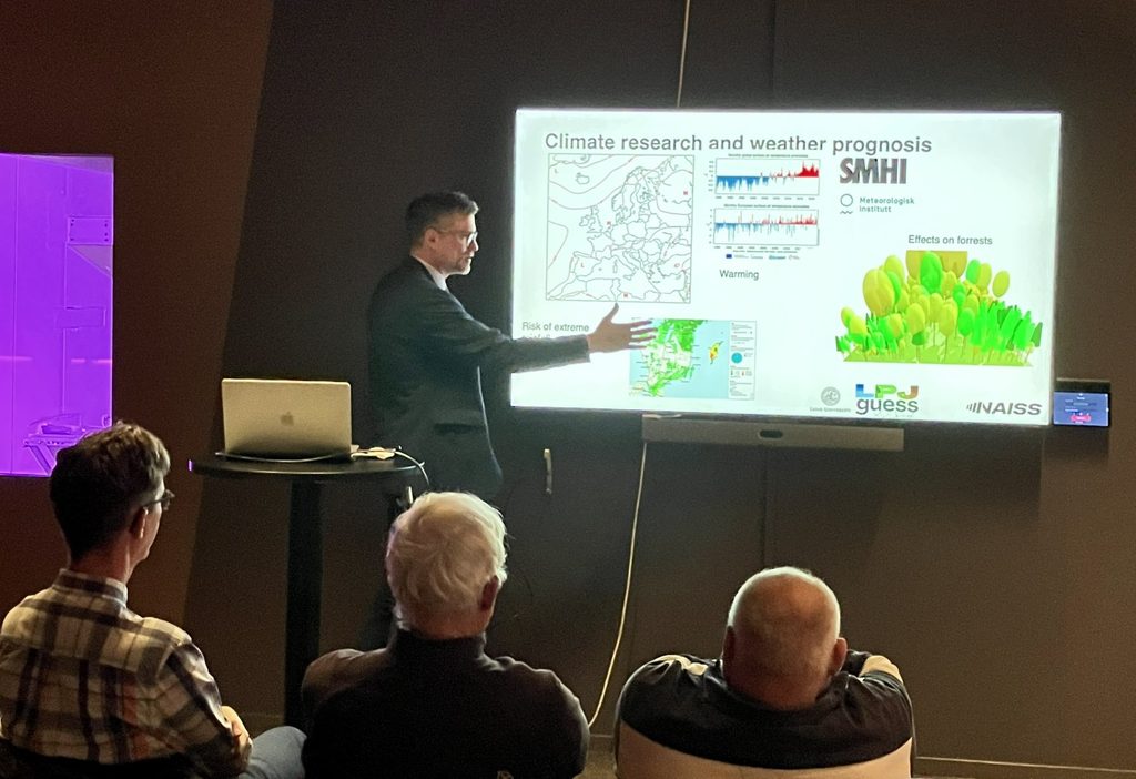 Björn Alling presenterar NAISS och berättar om forskningsprojekt som använder superdatorer.